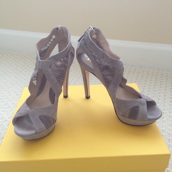 Authentic Fendi suede leather platform heels in light grey Like New Condition